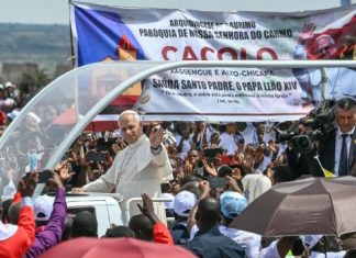 Pope Leo XIV Marks First Year in Office With Pompeii Visit Amid Global Tensions