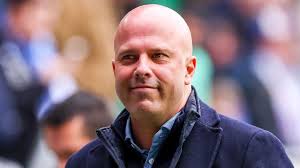 Arne Slot Predicts Arsenal Will Win Premier League as Title Race Nears Dramatic Finish