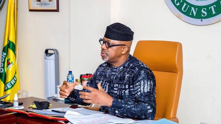 Bad Road Drives Customers Away From Arepo Businesses